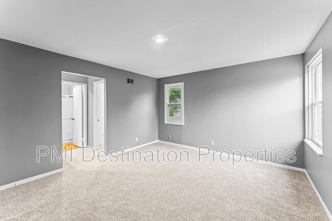 Building Photo - 16107 W 141st Terrace