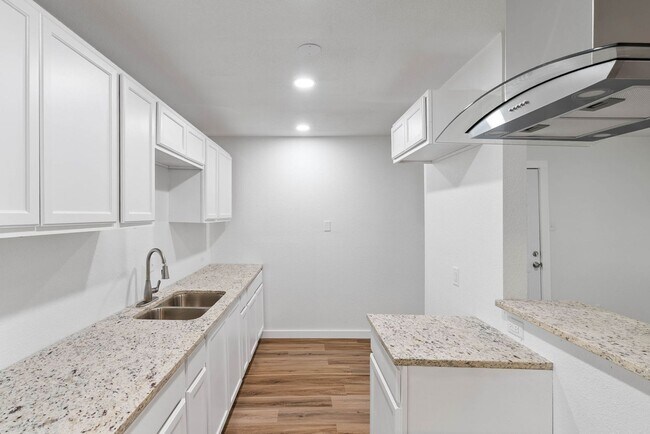 Building Photo - 3 Bedroom 1 Bath Remodeled Home