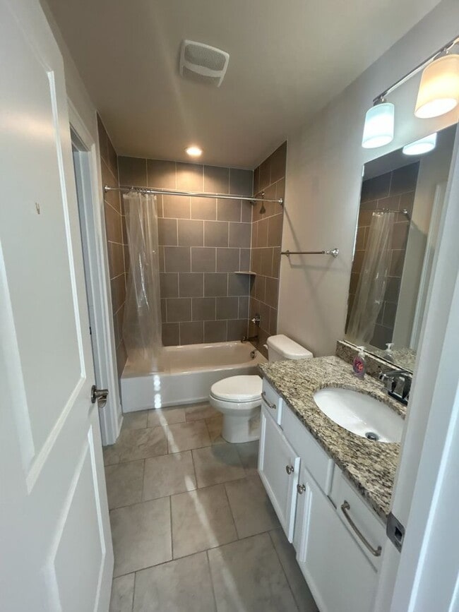 Building Photo - 3BR End-Unit in Westhaven | Main-Level Primary + Office + Bonus Room