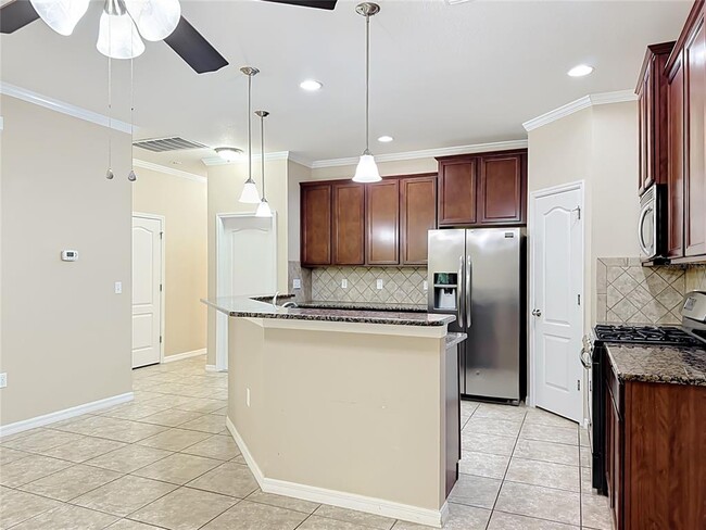 Building Photo - 7434 Surrey Pines Dr