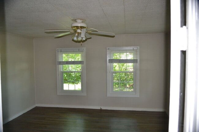 Building Photo - 408 E North Ave