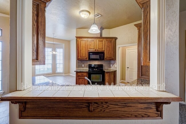 Building Photo - 1042 Hidden Oaks Way