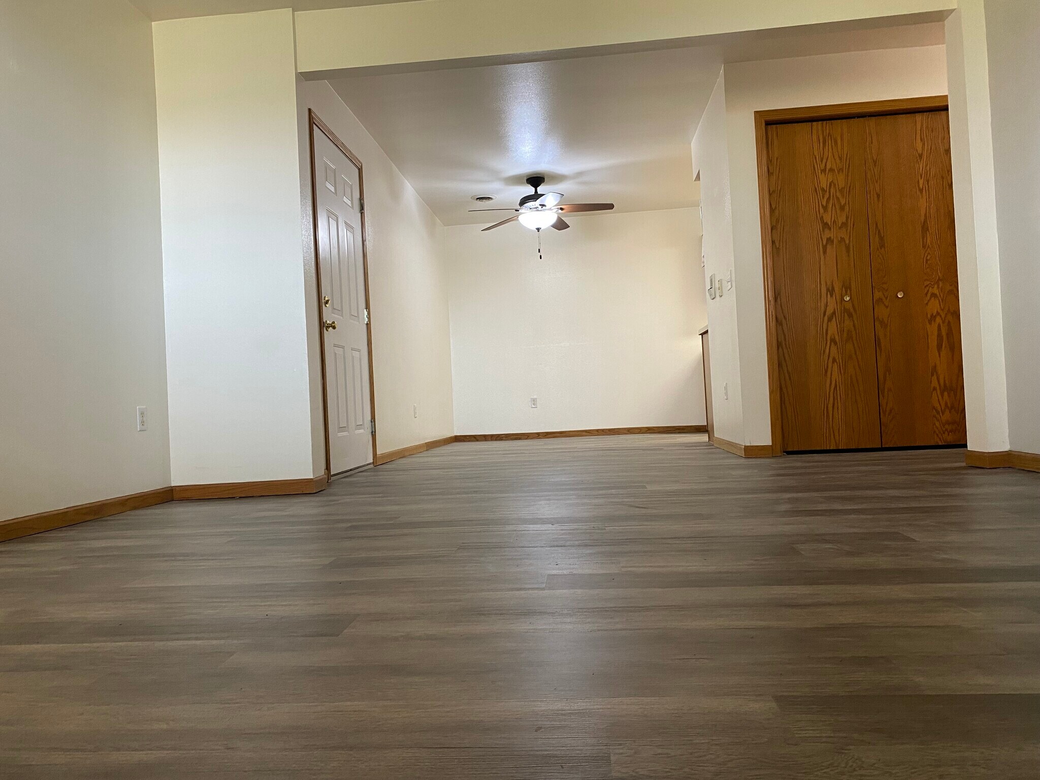 Living/Dining - 517 Trail Side Dr