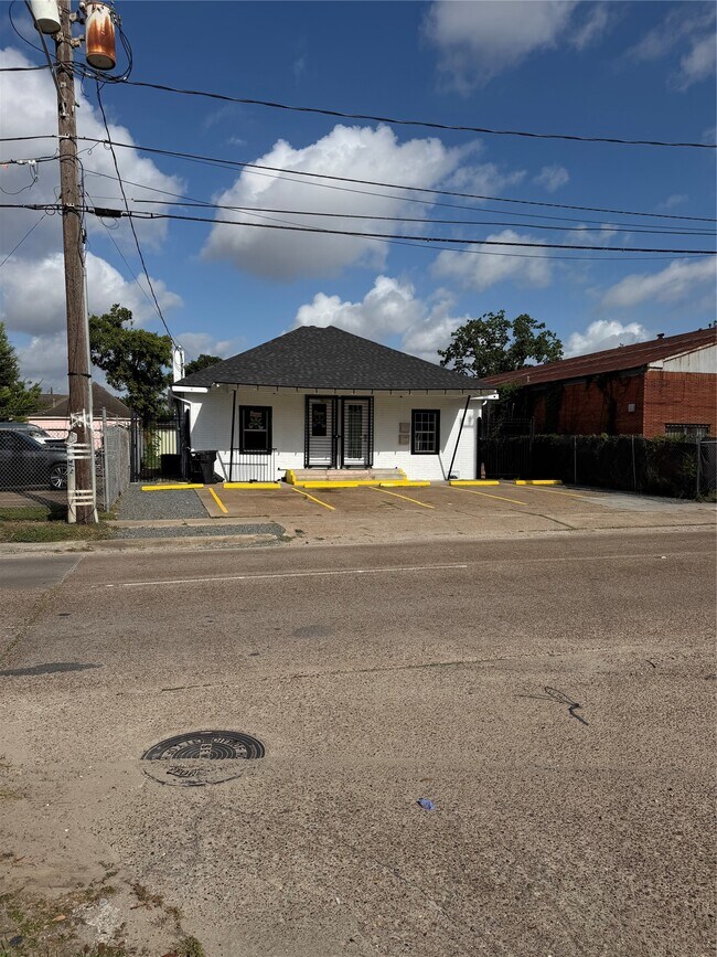 Building Photo - 304 Lockwood Dr