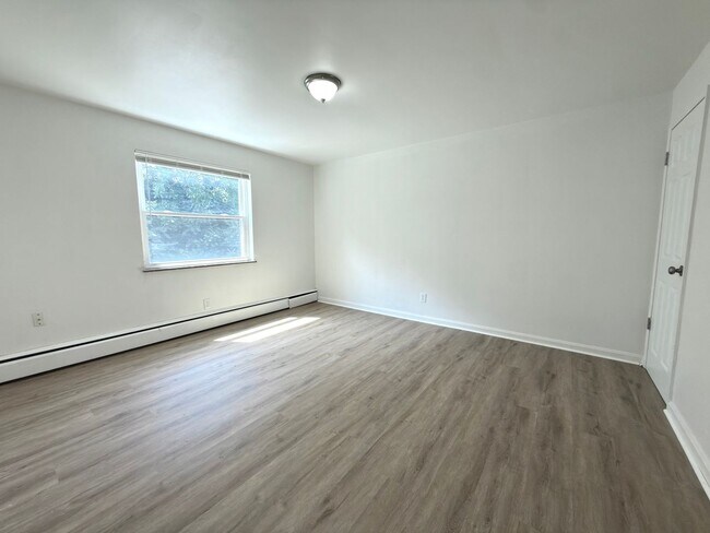 Building Photo - 5917 Cary Ave