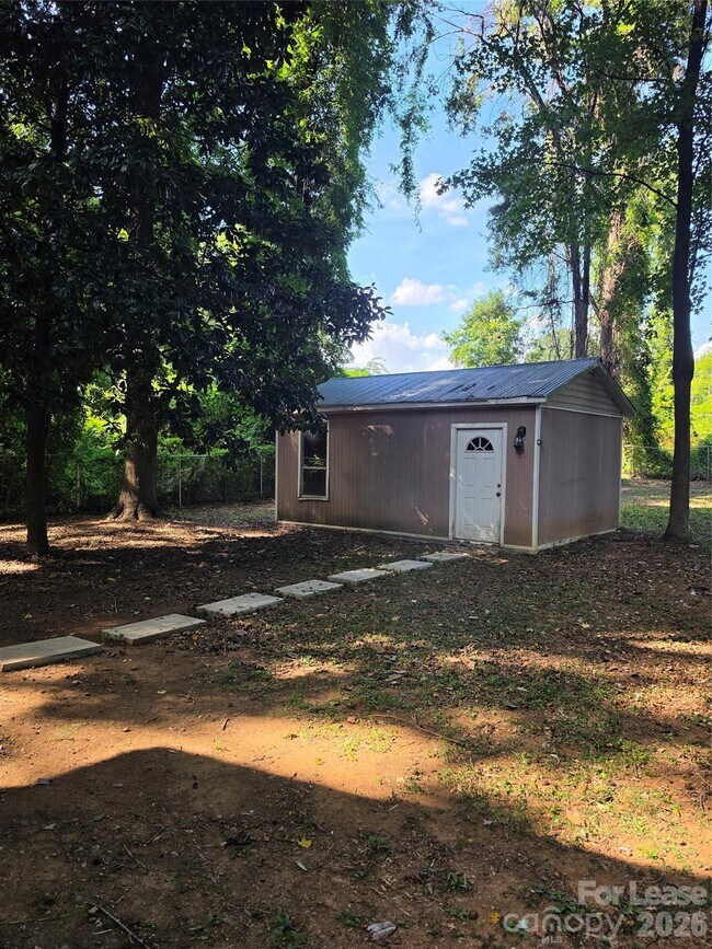 Building Photo - 4413 Gondola Ave
