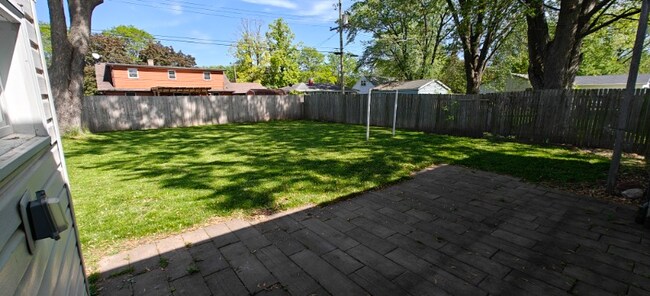 Building Photo - 991 Suburban Dr