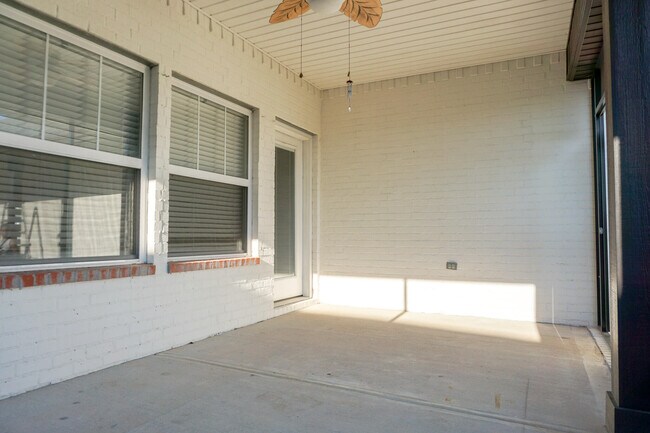 Building Photo - 48 9th Ave