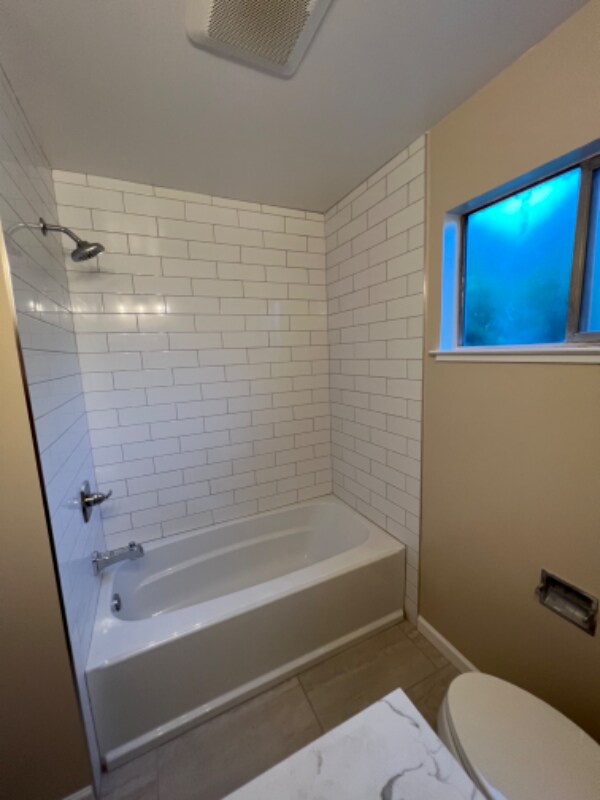 Building Photo - 1373 Columbia St