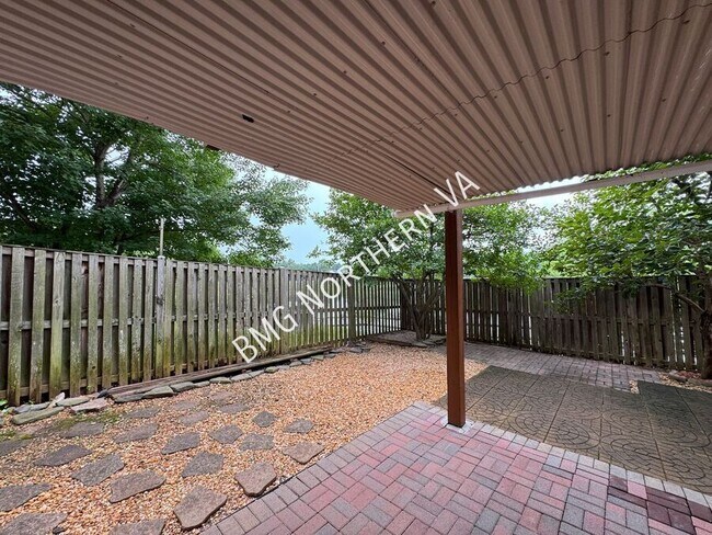 Building Photo - 10230 Magnolia Grove Dr
