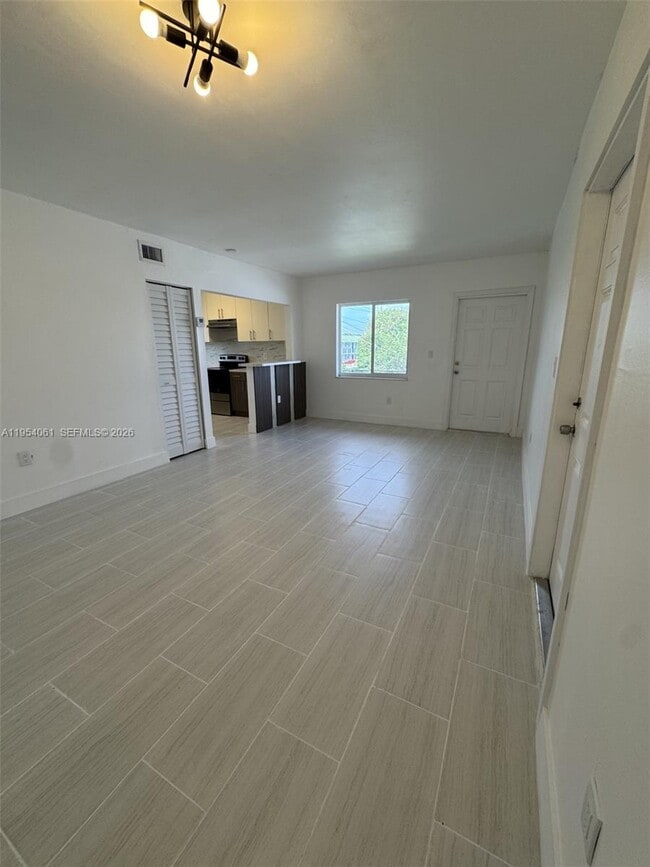 Building Photo - 800 NW 44th Ave