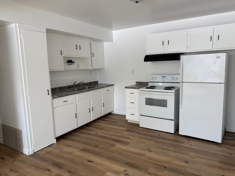 Building Photo - 673 W Factory St