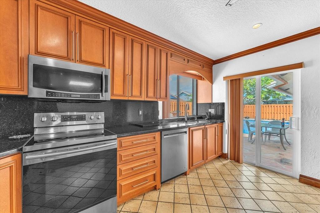 Building Photo - 7377 NW 48th Ct