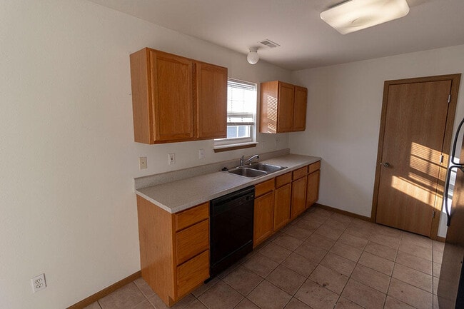 Building Photo - 1602 Typhoon Dr