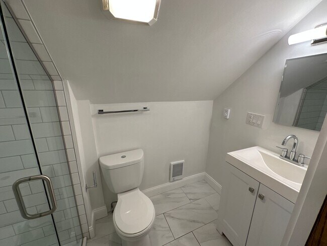 Building Photo - Chittenden Ave 145-147 48K