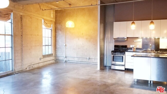 Building Photo - 1855 Industrial St