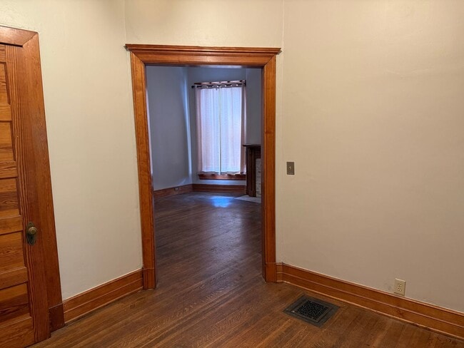 Building Photo - 1415 St James Ct