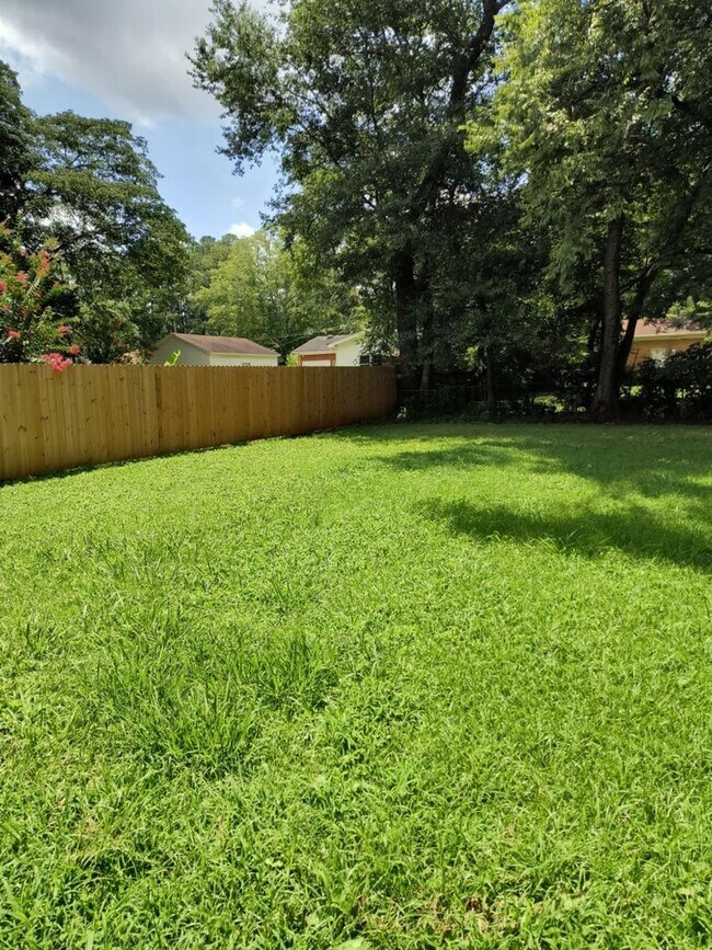 Building Photo - Fully Renovated 3 Bedroom, 2 Bath Home