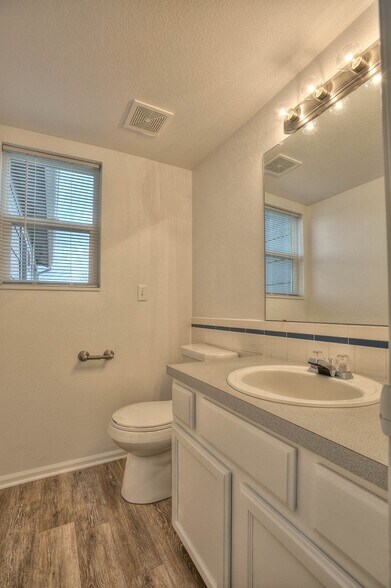 Building Photo - 624 26th St SW