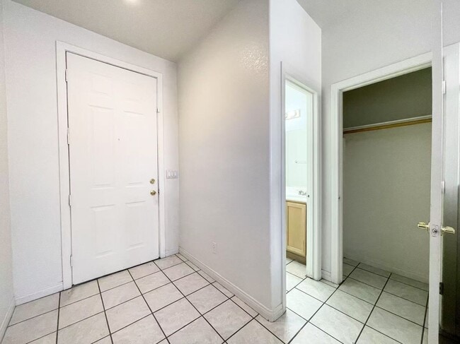 Building Photo - Comfortable  two story single house