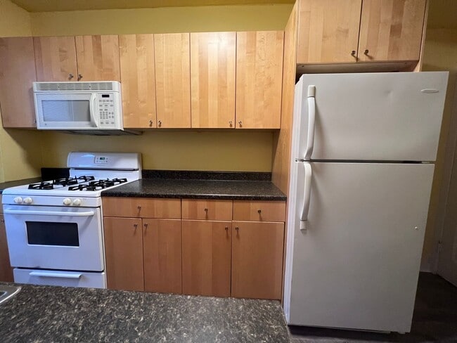 Building Photo - 2 Bedroom Townhome for Rent in the Arlingt...