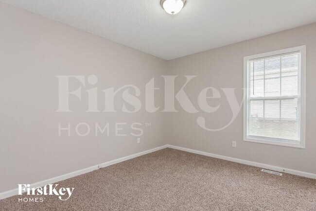 Building Photo - 998 Piney Church Rd