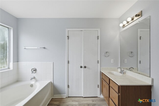 Building Photo - 1102 Briscoe Cove