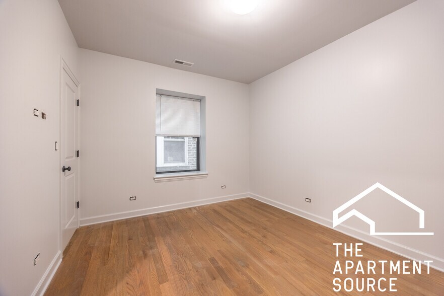 Building Photo - 3708 N Sawyer Ave