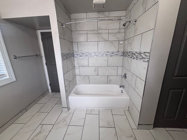 Building Photo - Heart of Webster Groves! *** Large One Bed...
