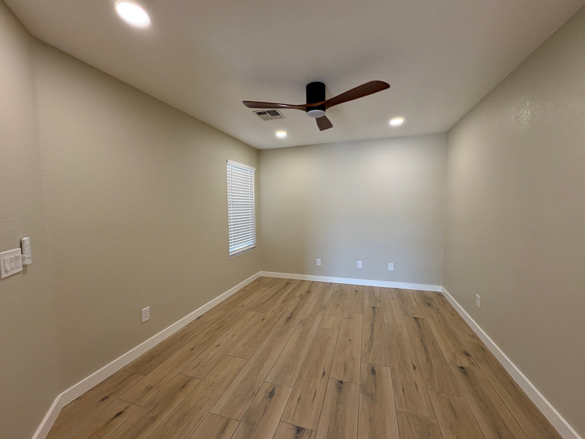Building Photo - 10552 S Sunshower Way