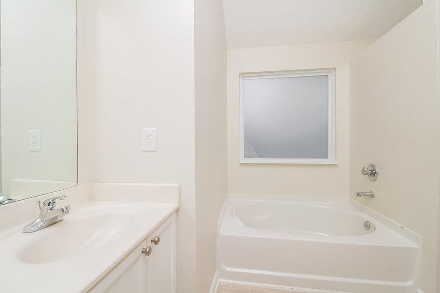 Building Photo - 7212 Legacy Dr