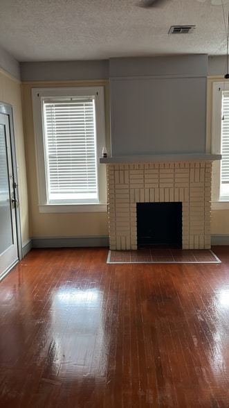 Building Photo - 2601 Fort Ave
