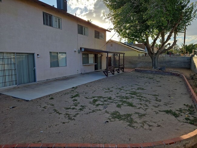 Building Photo - Spacious 4-Bedroom Home with Large Backyard & Covered Patio!