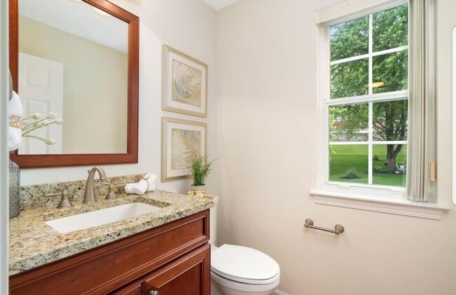 Building Photo - Spacious 4BR House in Bridgeton
