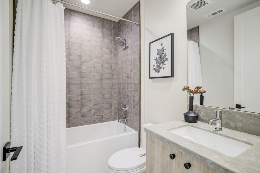 3rd Floor - Bathroom with tub - 4518 Ayla Ln