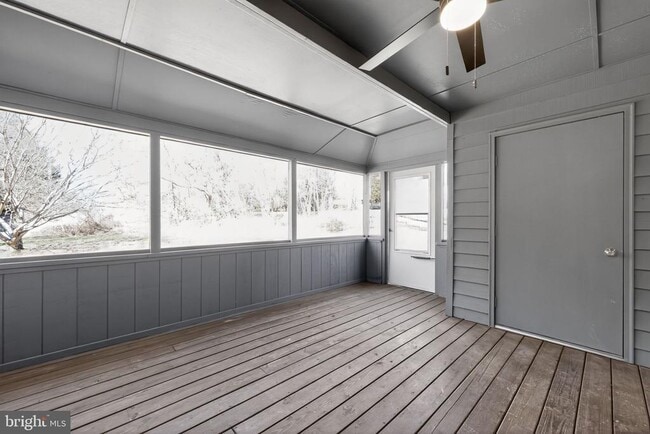 Building Photo - 21 Foxtail Ct