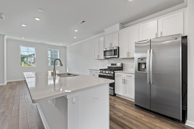 Building Photo - **Spacious 3bd/3ba Townhome in Raleigh**