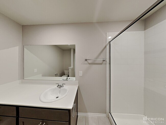 Building Photo - 2514 Henley Dr