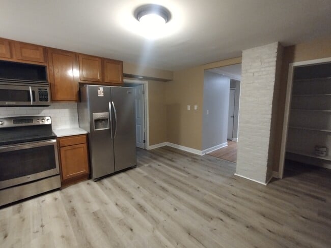 Building Photo - 42 2nd St