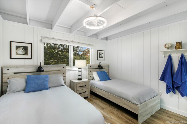 Building Photo - 54 Thompson Ave