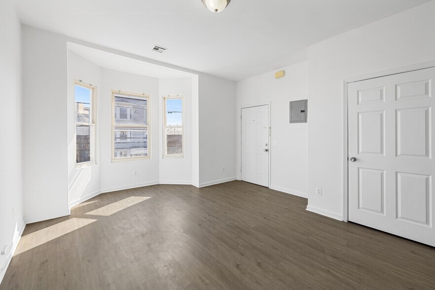 Building Photo - 165 Sherman Ave