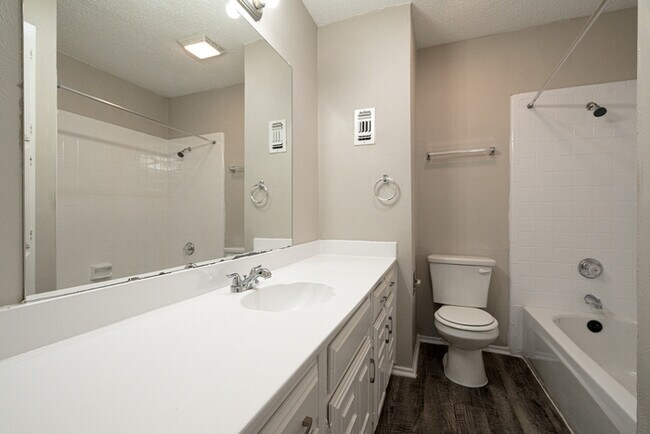 Building Photo - 1121 Via Del Rey