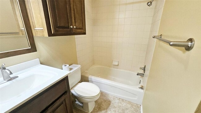 Building Photo - 17205 Cedar Dr