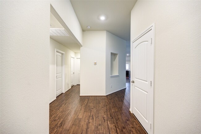 Building Photo - 18907 Via Flora Dr