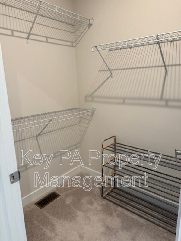 Building Photo - 659 Thomas Penn Dr