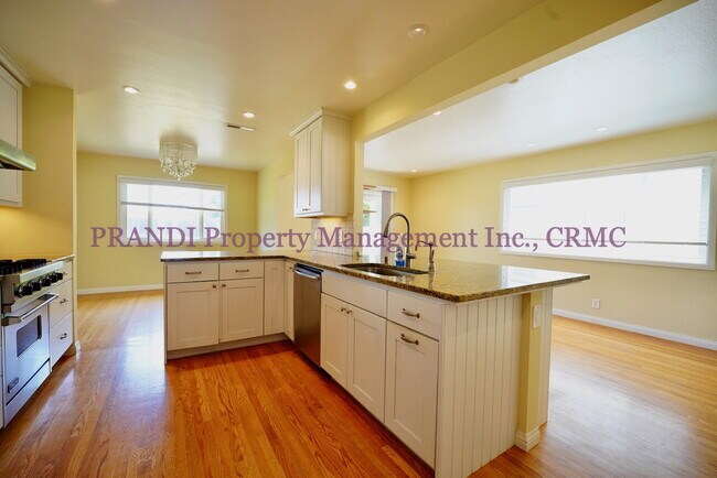 Building Photo - Lovely 3 Bedroom Mariner Cove House Coming...