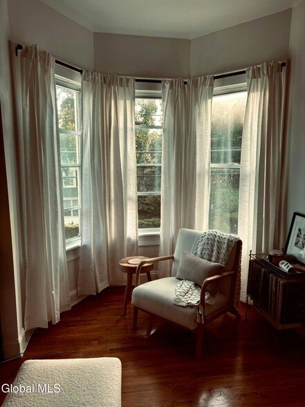 Building Photo - 200 Beekman St