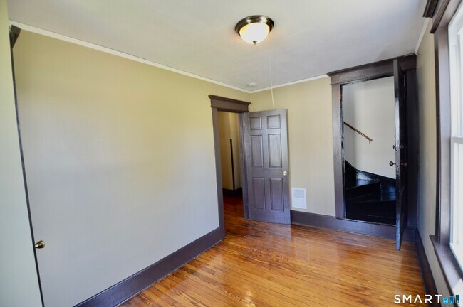 Building Photo - 48 Riverview Pl