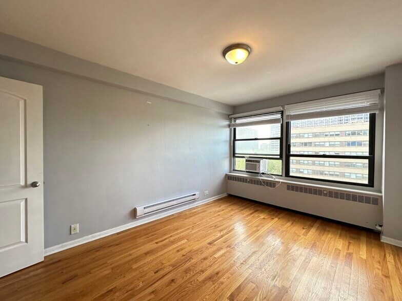 Building Photo - 4180 N Marine Dr