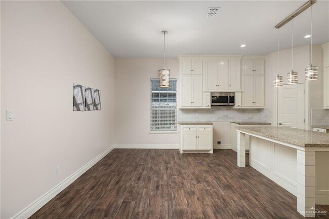 Building Photo - 14 E St